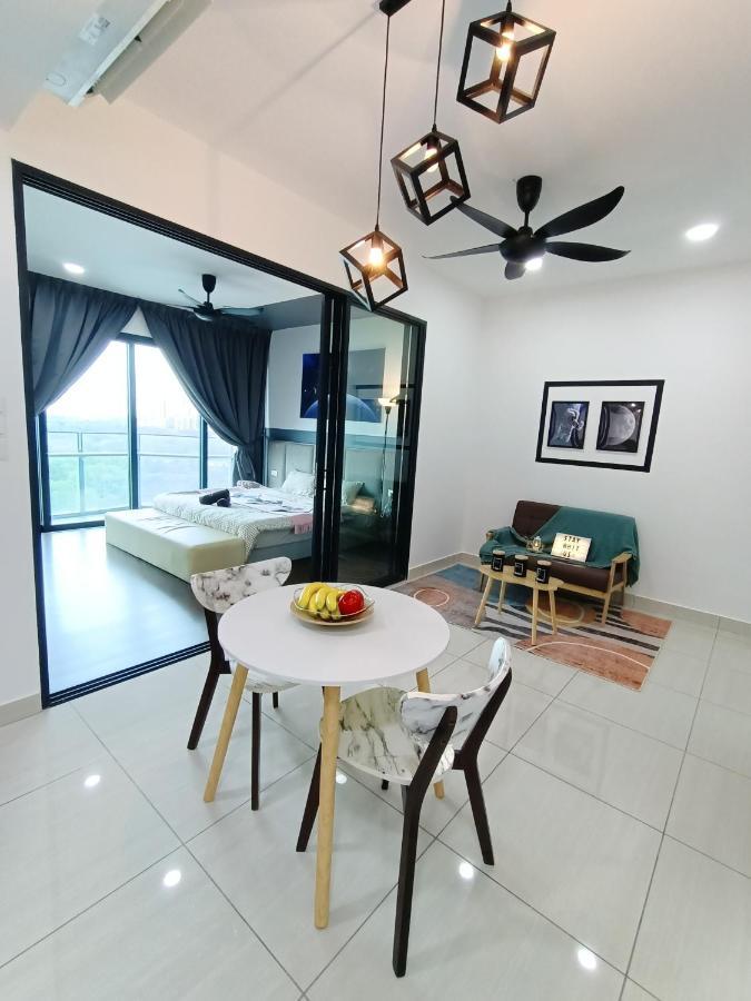 C1113 Almas Suites Galaxy Space Netflix By Stay Nusajaya  Exteriör bild